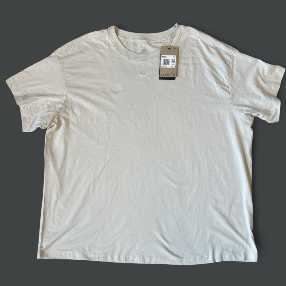 NWT Nike Women's 100% Cotton Embroidered Logo Tee/  T-Shirt Size 1X   FJ2739-104